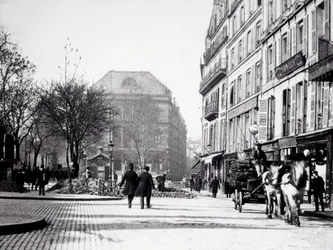 Na rue de Paris z teatrem Ambigu (3. dzielnica)