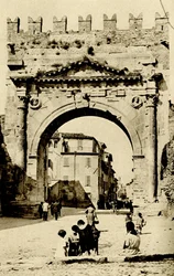 Geografia historyczna. 1900. Włochy. Łuk triumfalny w Rimini.