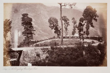 Pętla na linii Himalajów Darjeeling, ok. 1885 (zdjęcie w sepii)