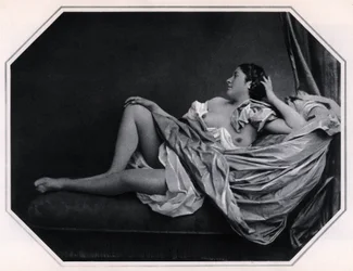 Naga kobieta leżąca około 1859 roku. Anonimowa fotografia