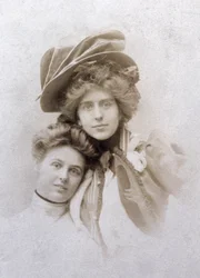 Natalie Clifford Barney i Renee Vivien, Francja, ok. 1900 r. (zdjęcie czarno-białe)