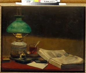 ""Natura martwa"" (Martwa natura) Książka, lampa biurkowa, szklanki i filiżanka herbaty - Obraz Vasiliego Polenova (1844-1927) Olej na płótnie Wym. 61,3x79,3 cm Regionalne Muzeum Sztuki, Ługańsk