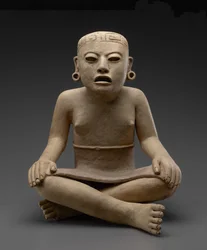 Siedząca żeńska, 600-900 AD (ceramiczne i polichromowane pigmenty)