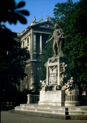 Pomnik w hołdzie austriackiemu kompozytorowi Wolfgangowi Amadeuszowi Mozartowi (1756-1791). Rzeźba Victora Tilgnera (1844-1896) 1896. Wiedeń, Burggarten, Austria