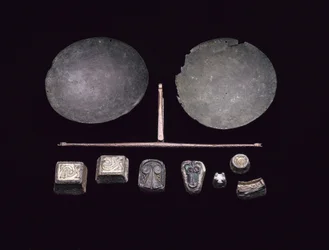 Równoważnia do zestawu wag, z pochówku łodzi wikingów w Kiloran Bay, Colonsay, Argyll, 875-925 AD (brąz)