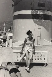 Para na pokładzie statku wycieczkowego "Oceania", z albumu "At the Edge of Oceania 28th July to 10th August 1935".
