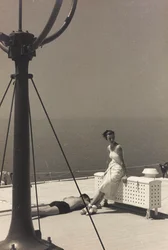 Para na pokładzie statku wycieczkowego "Oceania", z albumu "At the Edge of Oceania 28th July to 10th August 1935".