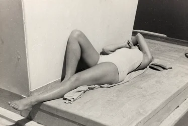 Plażowicz na pokładzie statku wycieczkowego "Oceania", z albumu "Na skraju Oceanii, 28 lipca - 10 sierpnia 1935 r.