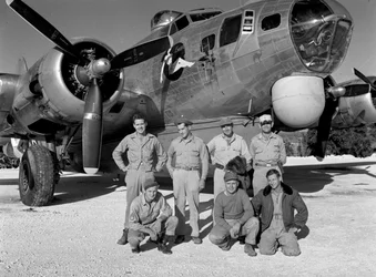 Załoga B-17 podczas szkolenia do misji zwiadowczych podczas II wojny światowej