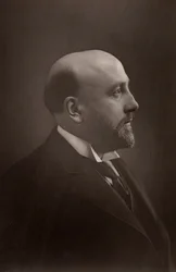 „”Alexander Campbell Mackenzie (1847-1935) szkocki kompozytor i dyrygent. Dyrektor Królewskiej Akademii Muzycznej w Londynie (1887-1924). (typ Woodbury)