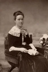„Milicent Fawcett (ur. Garrett – 1947–1929) angielska feministka, przez 50 lat liderka ruchu na rzecz praw wyborczych kobiet. Siostra pionierki-lekarki Elizabeth Garrett Anderson; żona Henry