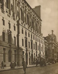 Budynki reprezentujące nowe oblicze Londynu przy Moorgate Street, około 1935