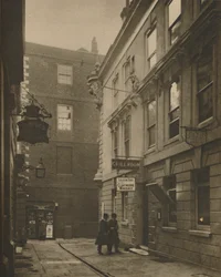 W Devereux Court, pełen XVIII-wiecznych stowarzyszeń, ok. 1935.