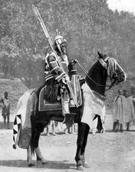 Królewski ochroniarz w starożytnej zbroi, północna Nigeria, 1936.