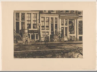 Widok domów na Oude Waal w Amsterdamie Amsterdam Oude Waal (tytuł na obiekcie)