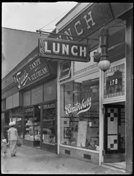 Napis Canterbury Lunch przy 202 (lub 178) E. 125th Street, Nowy Jork, 2 maja 1916 r.