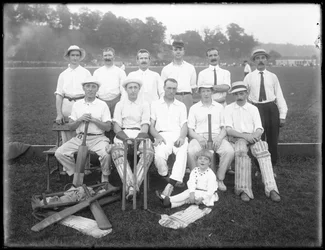 Portret grupowy klubu krykieta Holdsport, ok. 1911-12