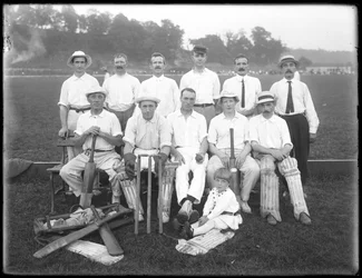 Portret grupowy klubu krykieta Holdsport, ok. 1911-12