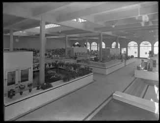 Widok wnętrza 95th Street Market, Nowy Jork, 25 października 1915 r.