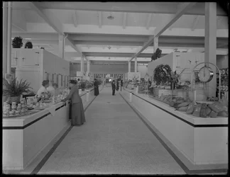 Widok wnętrza 95th Street Market od strony południowej, Nowy Jork, 22 października 1915 r.