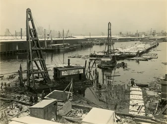 Niezidentyfikowane nabrzeże przemysłowe, ok. 1910-21