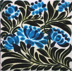Płytka z motywem kwiatowym (ceramiczna)