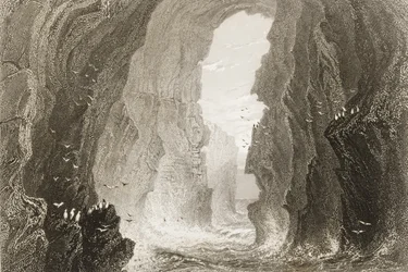 Dunkerry Cave, County Antrim, Irlandia Północna, z „Scenery and Antiquities of Ireland” George