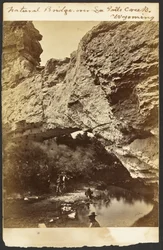 [Naturalny most, widok z góry, kanion La Prêle, Wyoming]