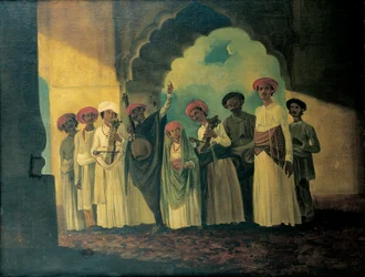 Grupa indyjskich muzyków grających sarangi, tamburę i tablas z dziewczyną tańczącą na tarasie