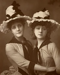 Dwie róże, Maude Millett i Annie Hughes, brytyjskie aktorki, 1888