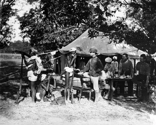 Rdzenni Szikarianie przynoszą wieści o tygrysie, ok. 1870 r.