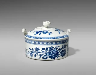 wanna masła, ok. 1770-1783 (miękka porcelana z nadrukiem transferowym)