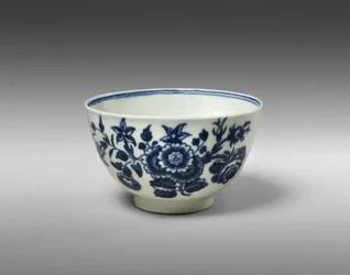 Miseczka na herbatę, ok. 1770-1783 (miękka porcelana z nadrukiem transferowym)