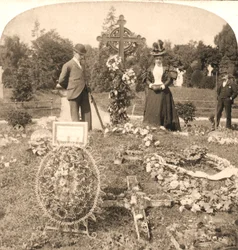 Grób Charlesa Stewarta Parnella, największego przywódcy Irlandii, Dublin, 1896.
