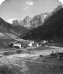 Dolina w Wolkenstein, Tyrol, ok. 1900.