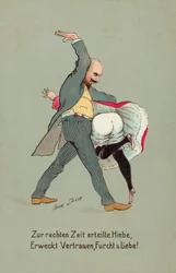 Mężczyzna uderza dziewczynę w dno
