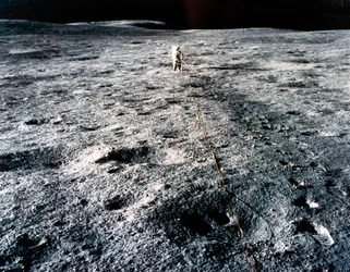 Załogowy lot kosmiczny, USA, Apollo 14 Apollo 14 astronauta Edgar Mitchell na Księżycu