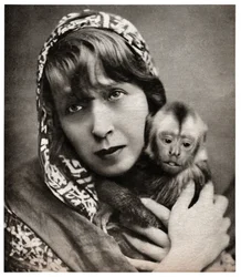 Mistinguett z małą małpką