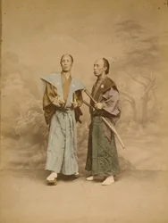 Dwóch Japończyków, prawdopodobnie samurajów, ok. 1877 (zdjęcie)