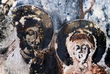 Święci, uszkodzony fresk w kościele Agios Vasileios, Vavouledo, Kreta, Grecja (foto)